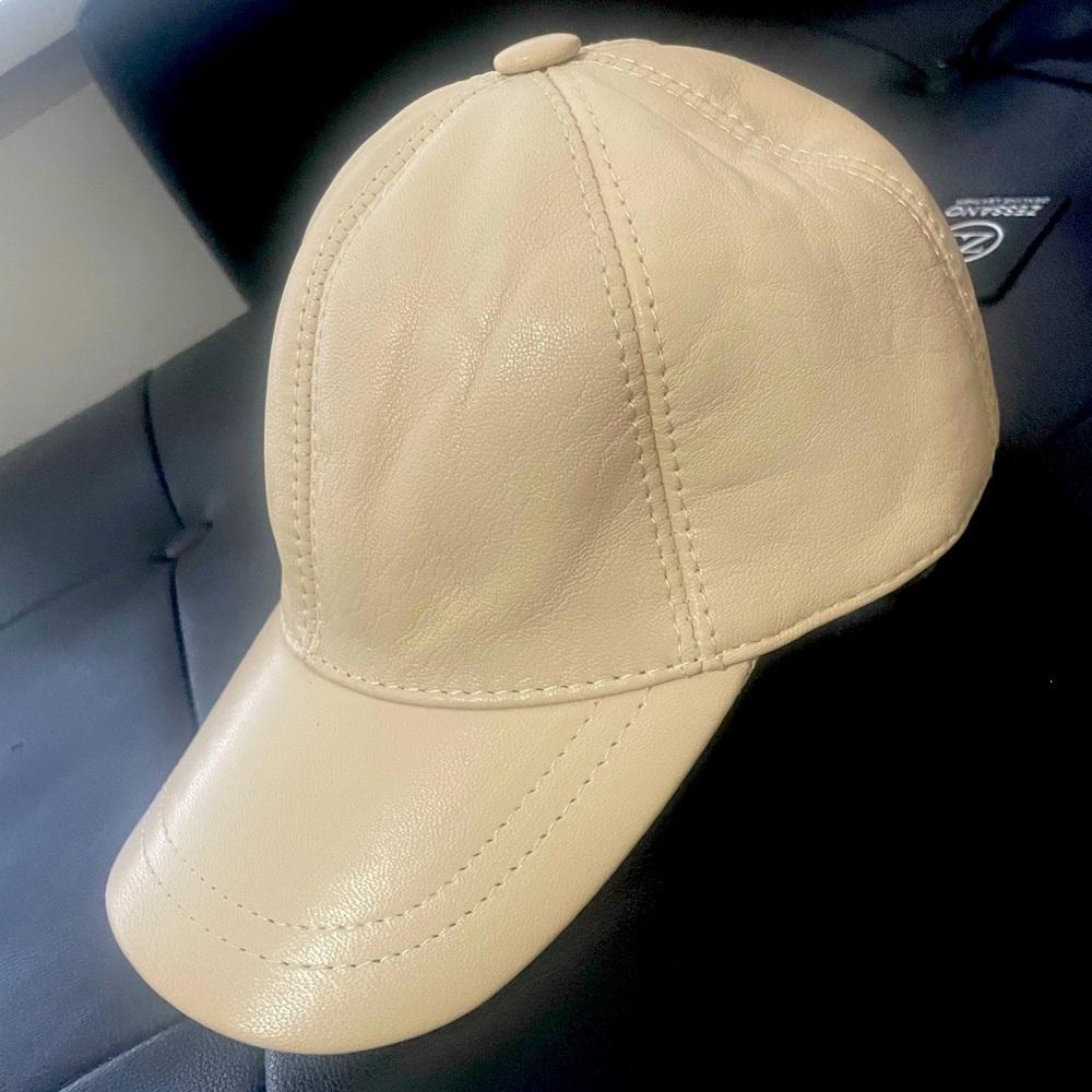NWT AUTHENTIC sheepskin leather hat